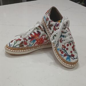Floral Printed Women's Sneakers Sz 41 Will Fit Sz 9 USA size New Without Tag